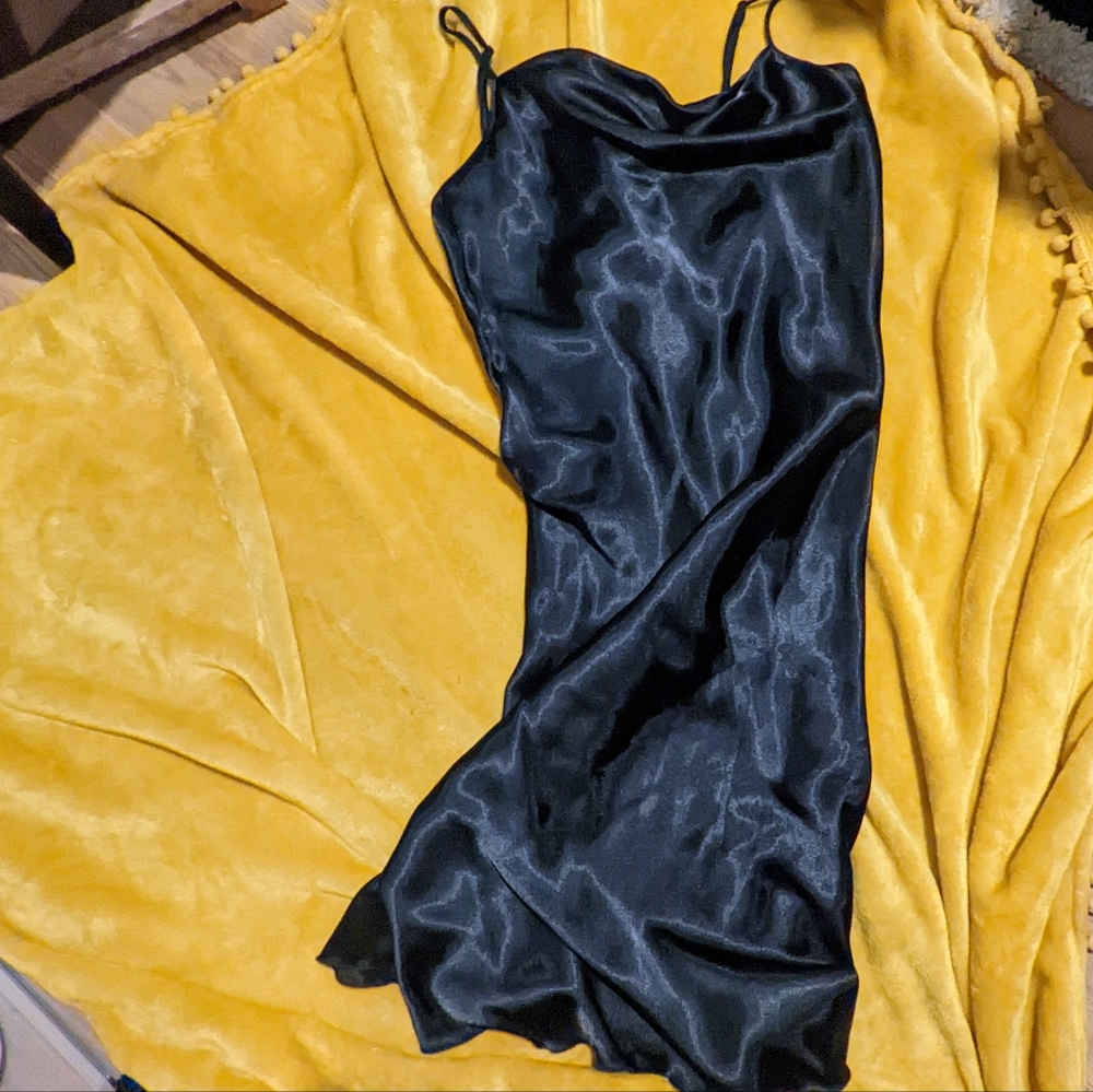 NWT silky cowl neck bebe dress